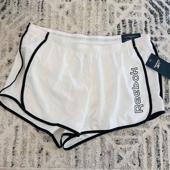 Reebok‎ Women’s Burst Heritage Shorts in Stark White Size XL - Picture 2 of 6